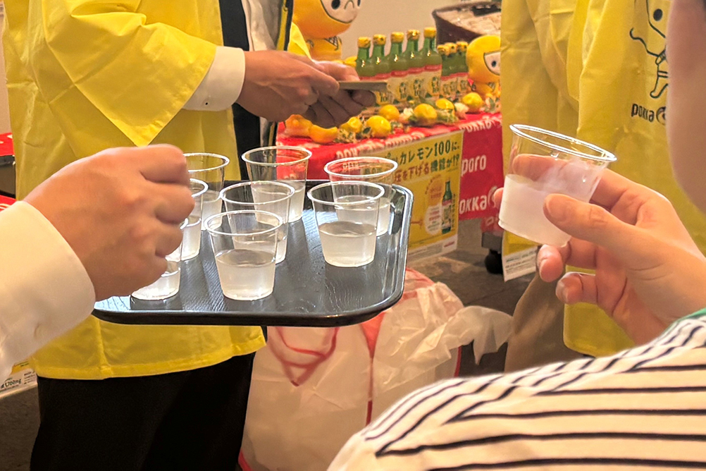 機能性表示食品「ポッカレモン100」を使ったレモン水の試飲イベントを開催