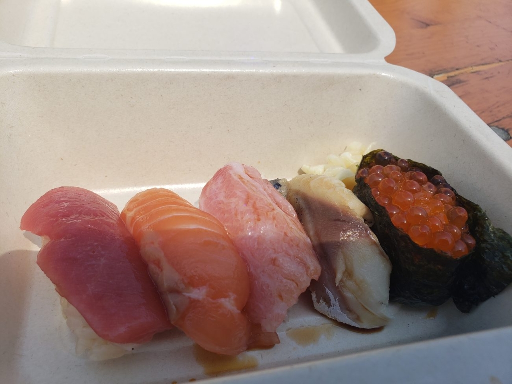 「はなれ 鮨 飛」