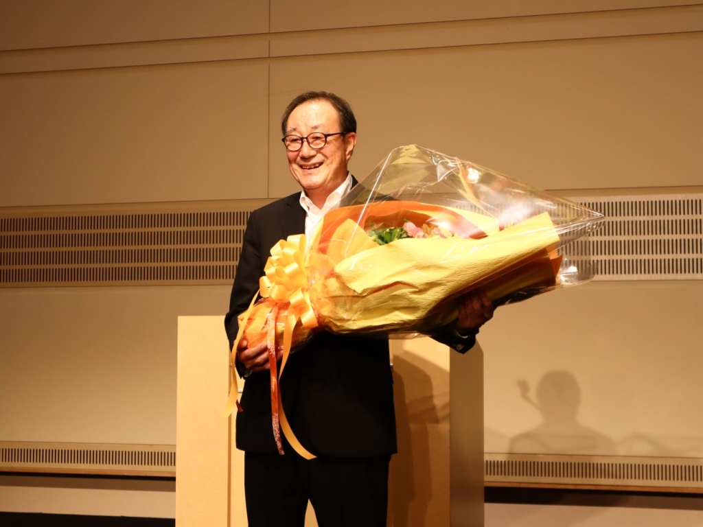 旭日中綬章を受章した第10代会長の野々村禎之相談役