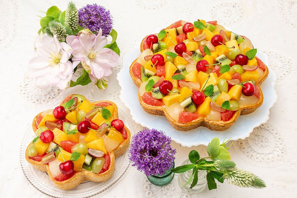 輪花型 色とりどりのフルーツとチーズムースのタルト