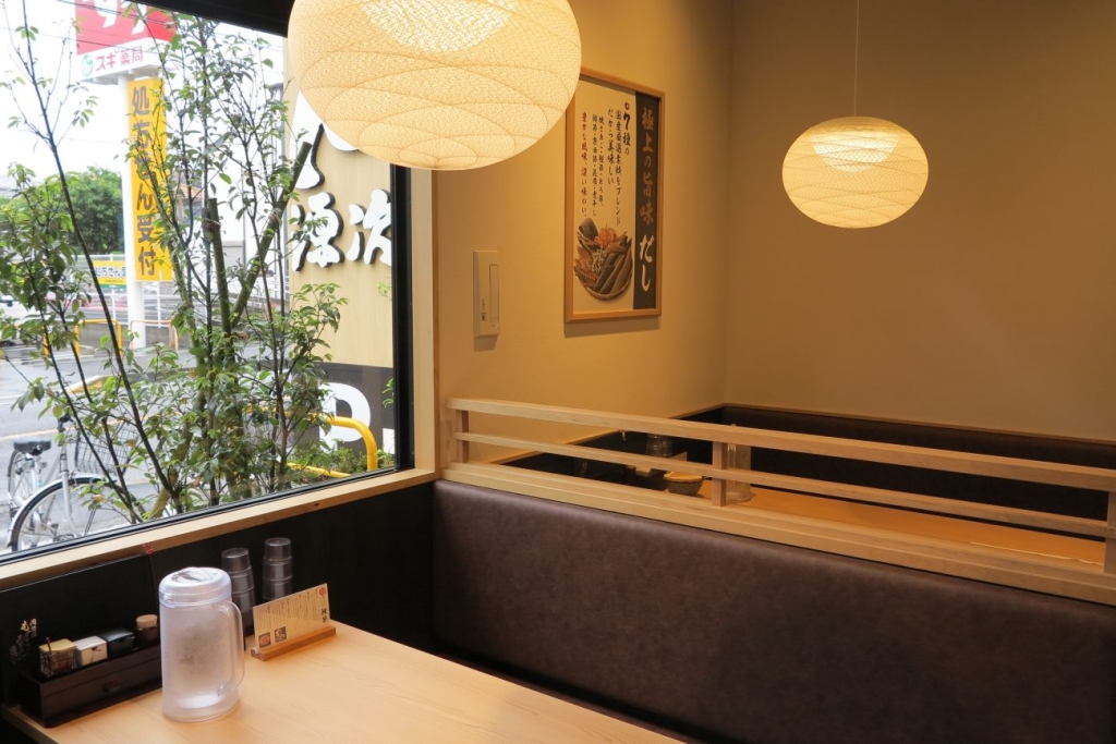 「肉讃岐 もっちりうどん源次郎 座間相模が丘店」店内
