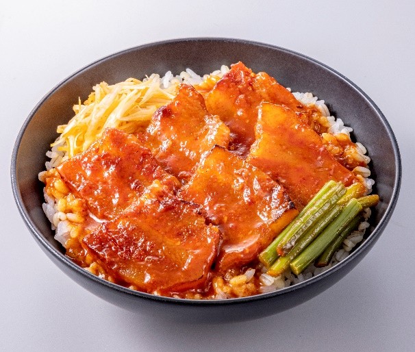 旨辛コチュジャン サムギョプサル丼(もち麦)