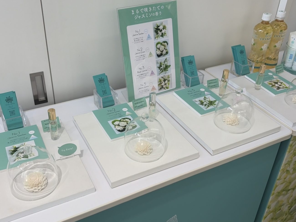 「Crazy Jasmine」は香水のほか、アロマオイルやハンド&ネイルクリームなどを展開する