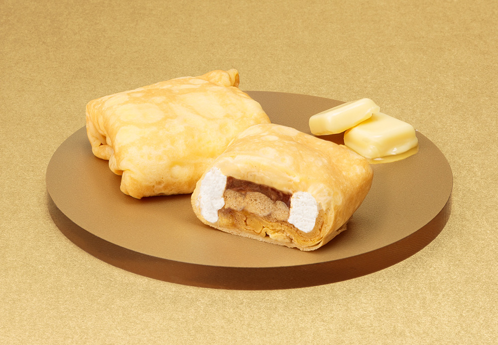 もちもちクレープ生地で、バター風味のムースとホイップクリームを包んだ