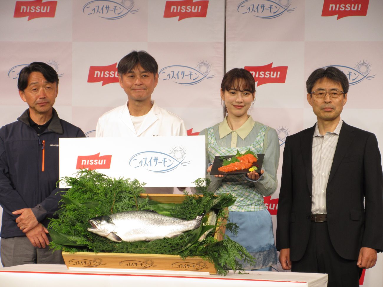 「ニッスイサーモン」発表会