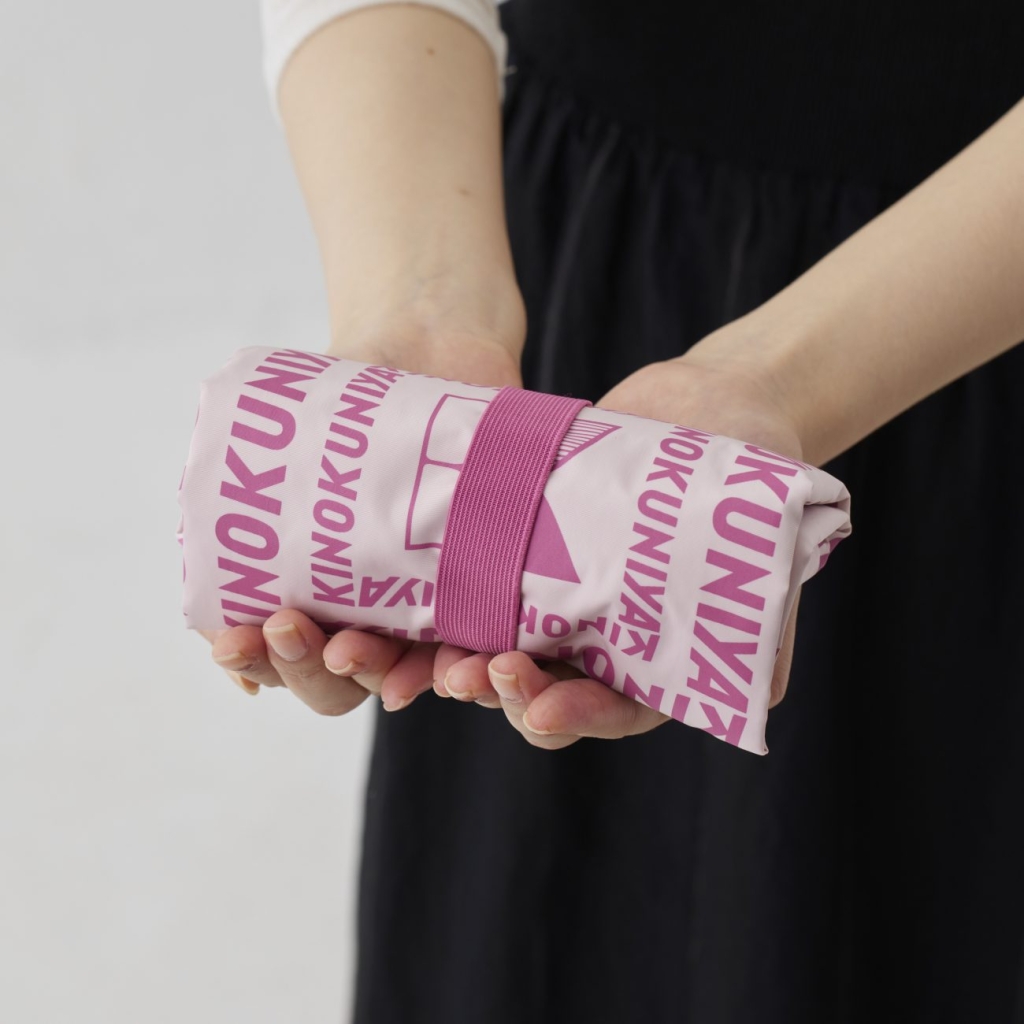 付属のゴムバンドで手軽にコンパクトにまとめられる