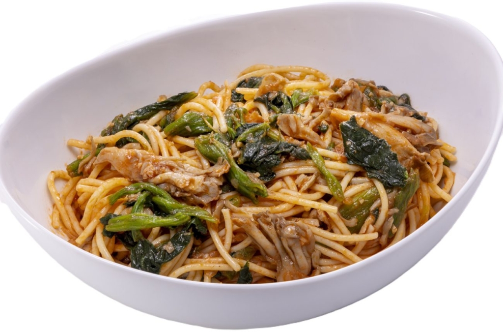 ほうれん草とキノコのトマトパスタ