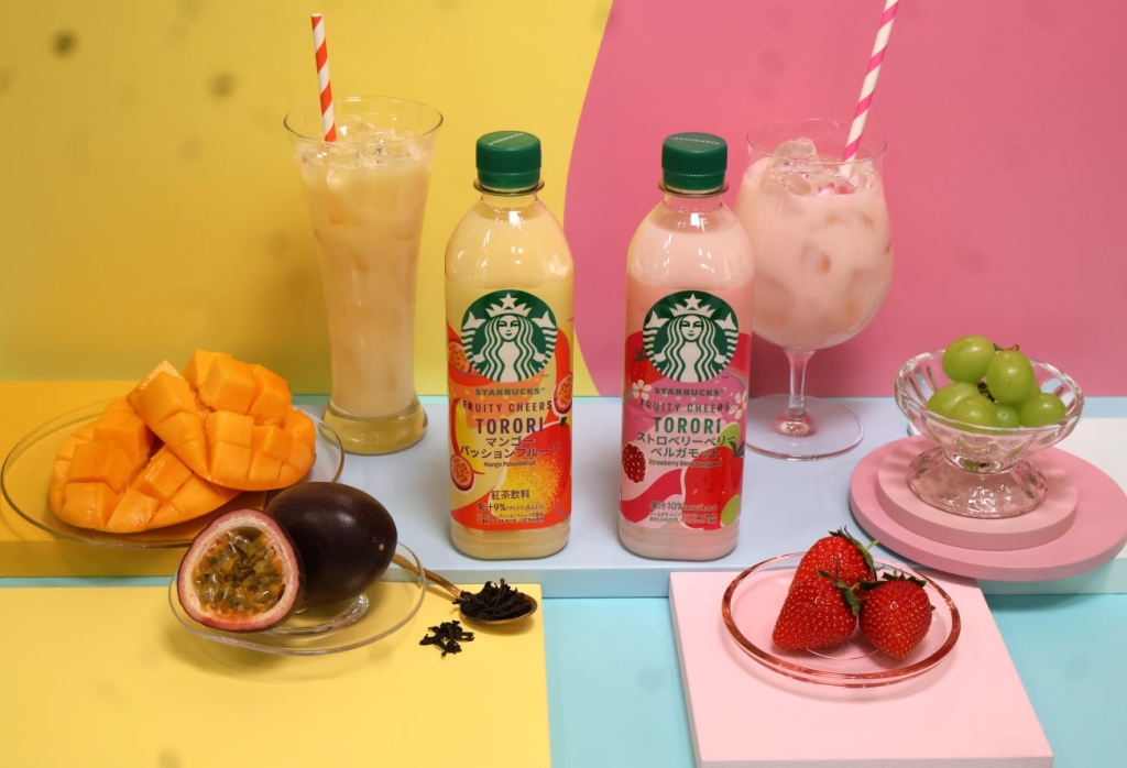 「スターバックス FRUITY CHEERS TORORI ストロベリーベリーベルガモット」(右)と「同 マンゴーパッションフルーツ」