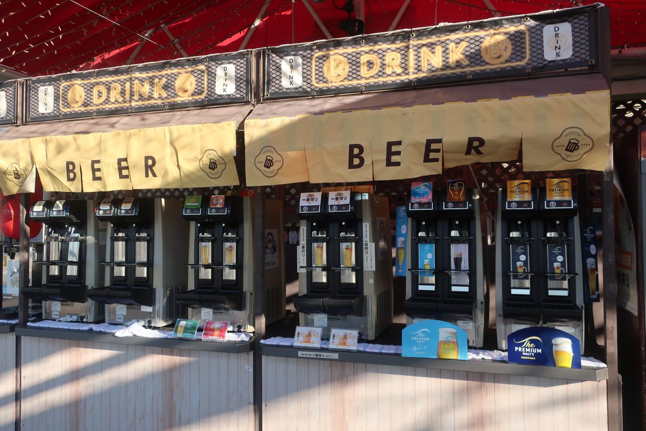 ビールは大手３社８銘柄に加え、金曜日と土曜日にはクラフトビール２銘柄が飲み放題にプラスされる