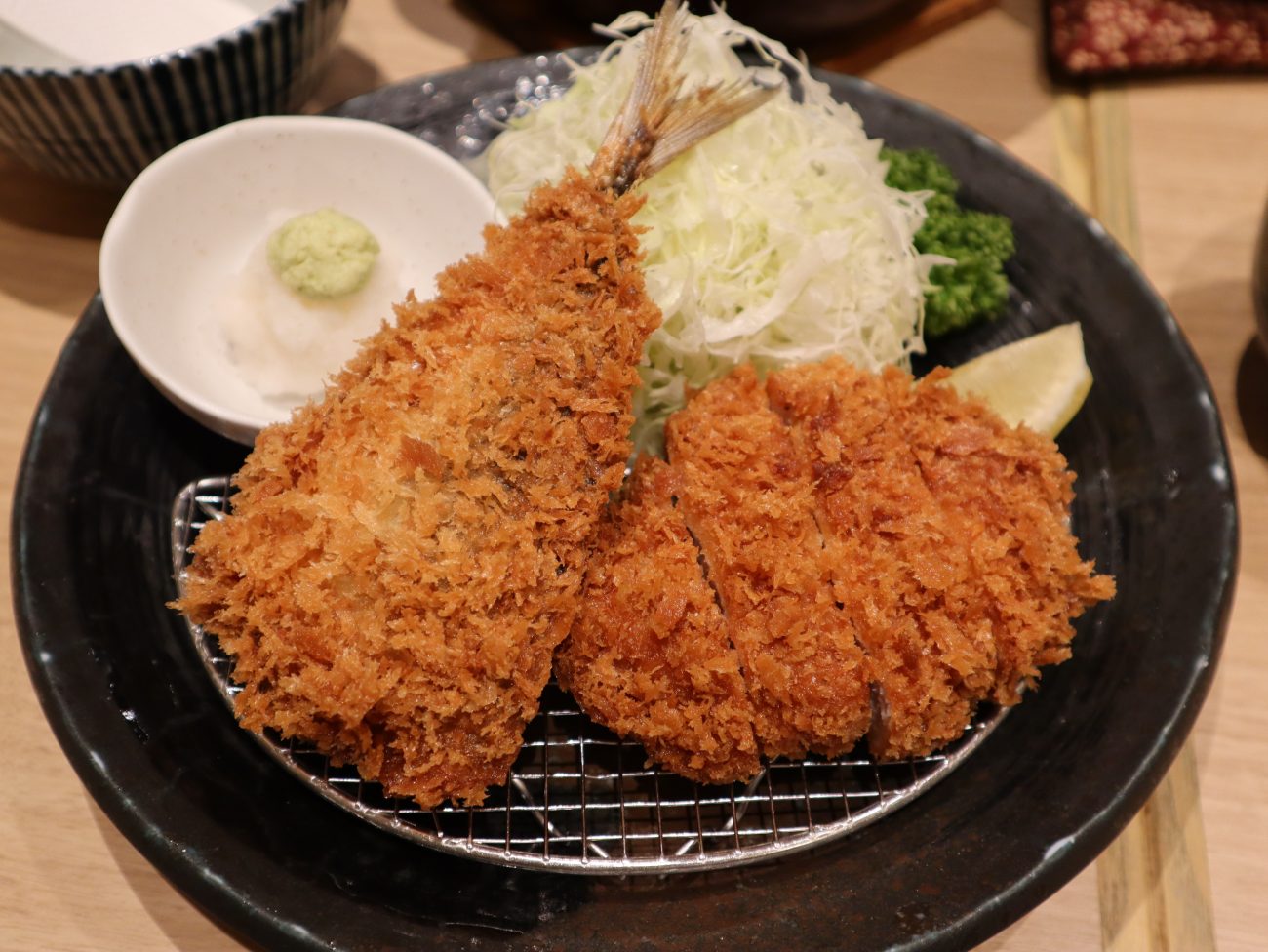 あじフライとロースかつ定食