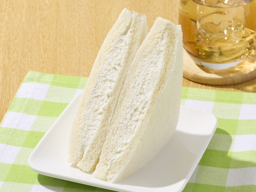 まっしろなチーズクリームサンド