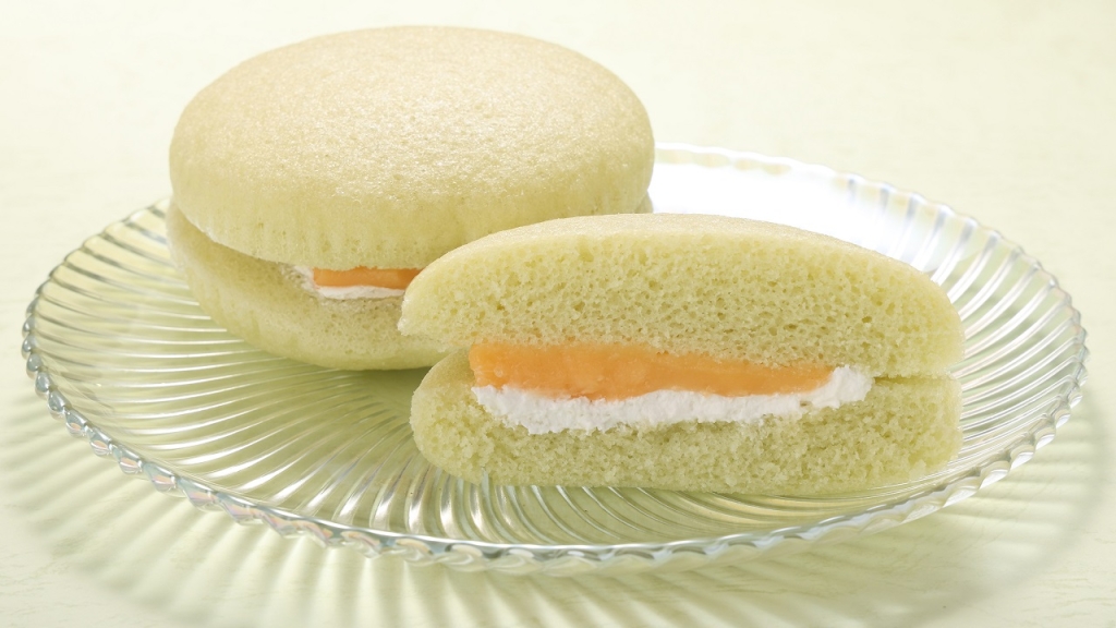 「メロン蒸しケーキ 北海道産メロンのクリーム&ホイップクリーム」税込127円