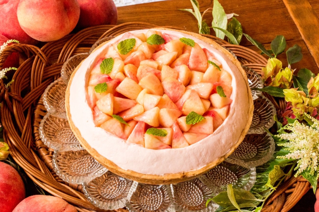 「桃とチーズのタルト」whole (21cm) 14,500円