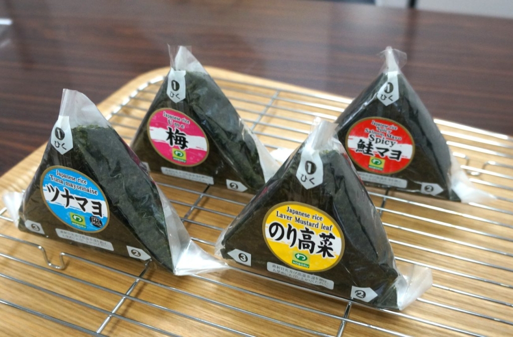 包装にJapanese riceと印字 日本のおにぎりであることをアピール