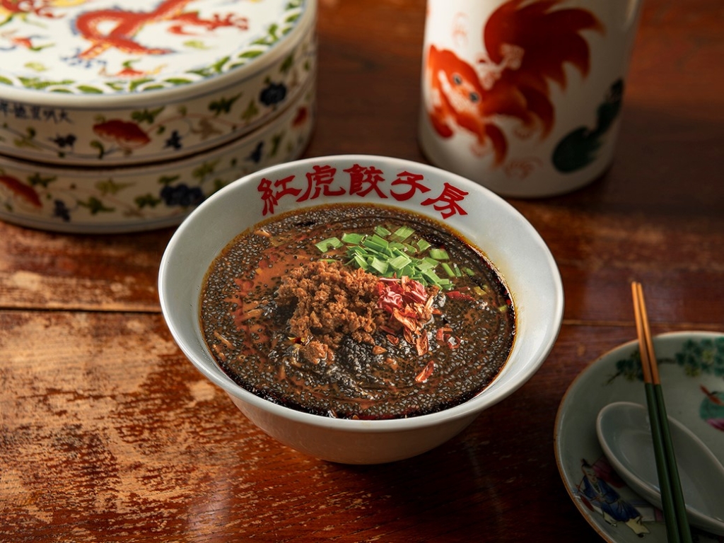 看板商品の1つ「黒ごま担々麺」