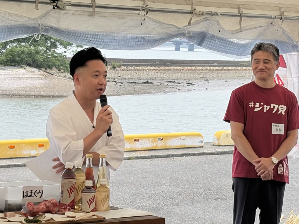 飯田店主(左)と小林部長