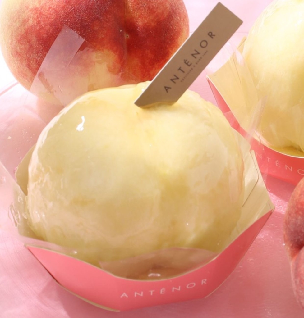 「まるごと桃ケーキ」1,296円
