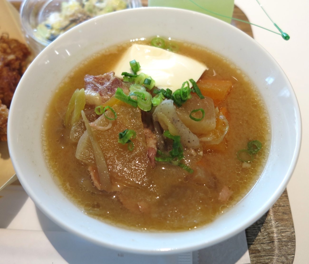 ごろごろ野菜のおにどん豚汁