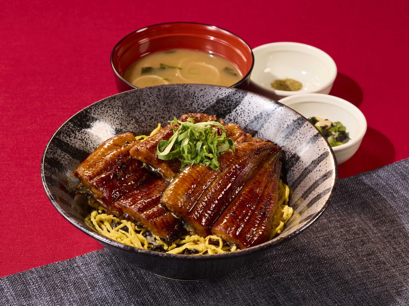 うなぎ一匹極み丼