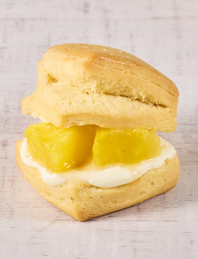 作りたてスコーンサンド パイン&クリームチーズ 税込450円