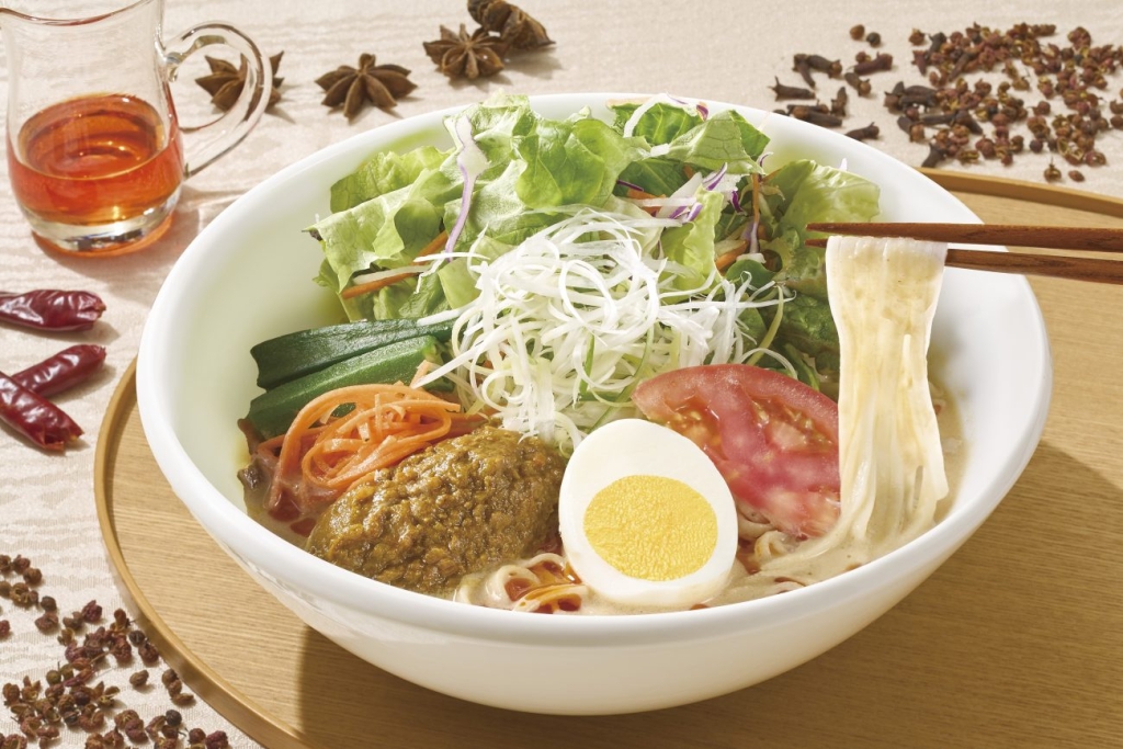 山椒辣油香る カレーな冷やし豆乳担々うどん(税込1,319円)