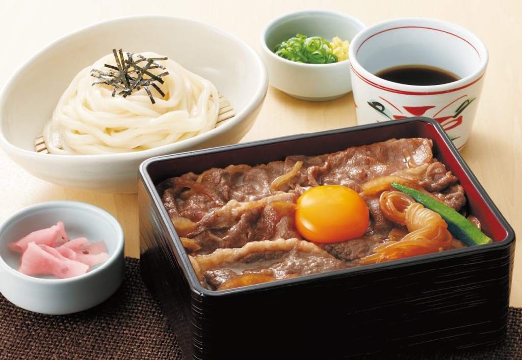 黒毛和牛のすきやき重御膳 2,199円(税込2,418円)