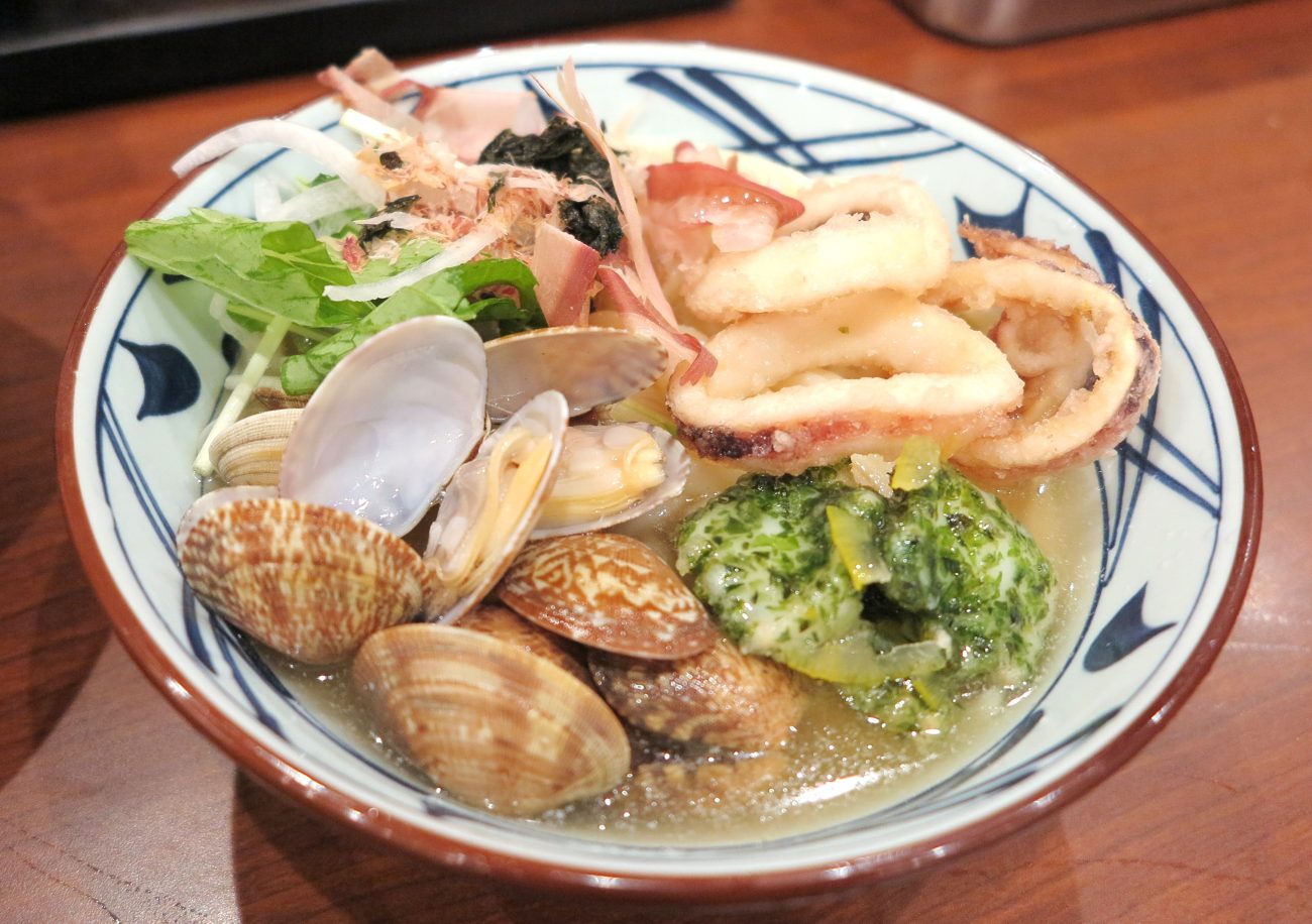 冷たーい山盛り海鮮旨塩うどん
