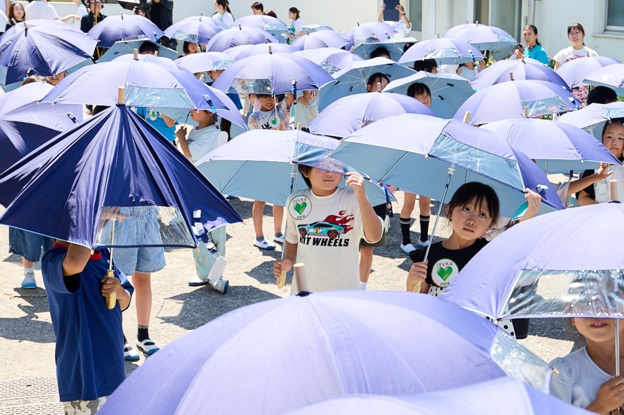 サントリーの「こども気温 教室」で暑さ対策を学ぶ小学生