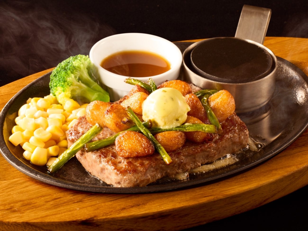 「ビーフハンバーグステーキ ～ガーリック～」1,190円(税込1,309円)