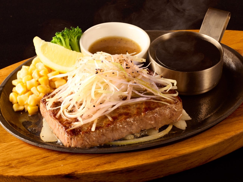 「ビーフハンバーグステーキ ～ネギ塩レモン～」1,190円(税込1,309円)
