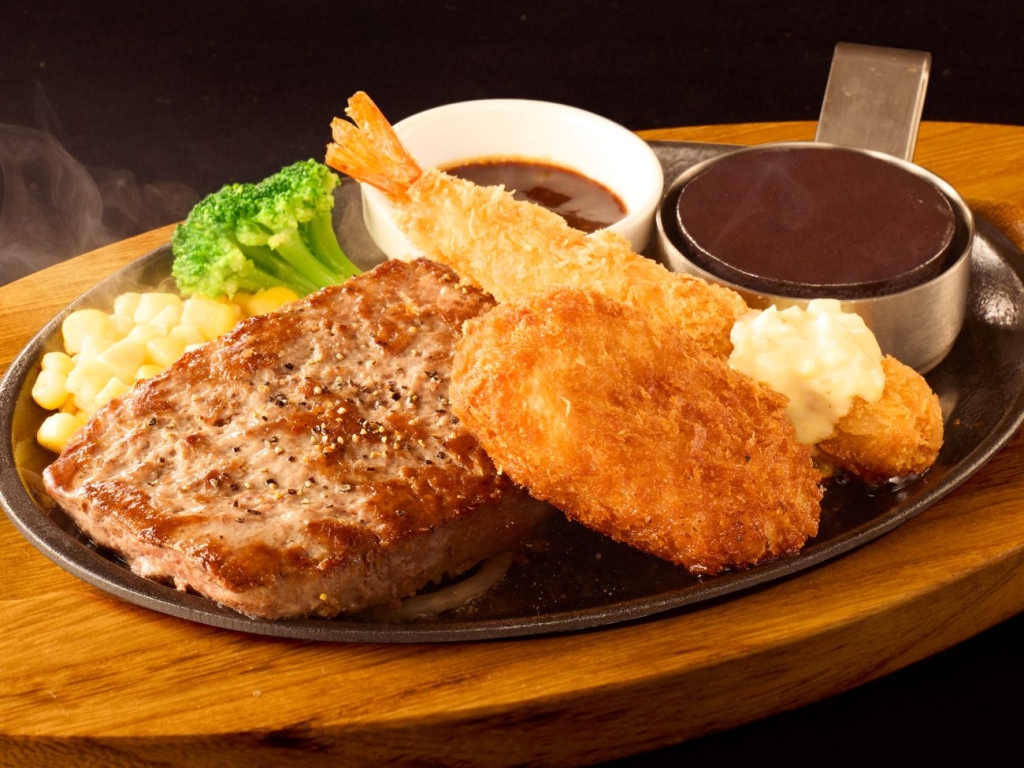 「ビーフハンバーグステーキ ～フライコンボ～」1,290円(税込1,419円)