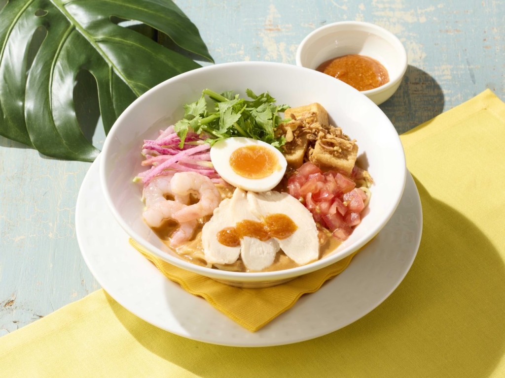 蒸し鶏と海老のシンガポール風冷やしラクサ