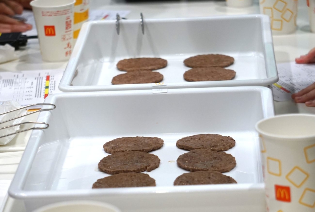 官能評価ではまずターゲットを試食・評価する