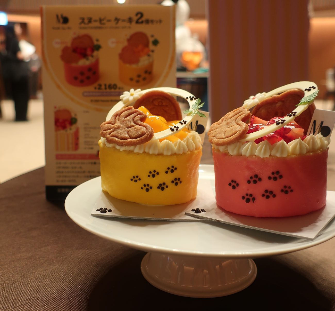 「マサヒコオズミパリはフレーズとマンゴーの「スヌーピーケーキ２個セット」（税込み２１６０円）をネット予約受付、店頭受け取りで販売