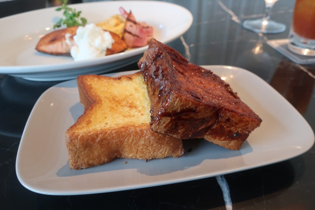 ブランチメニューには名物の「ブリオッシュフレンチトースト」がセットにできる／「ＭＥＲＣＥＲ　ＢＲＵＮＣＨ　ＳＨＩＮＳＡＩＢＡＳＨＩ」