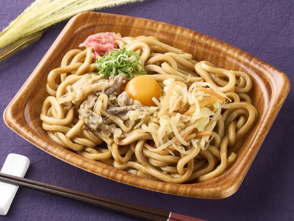 すき焼き風月見焼うどん