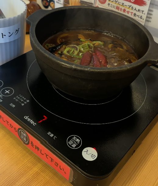 各席に卓上IHを設置