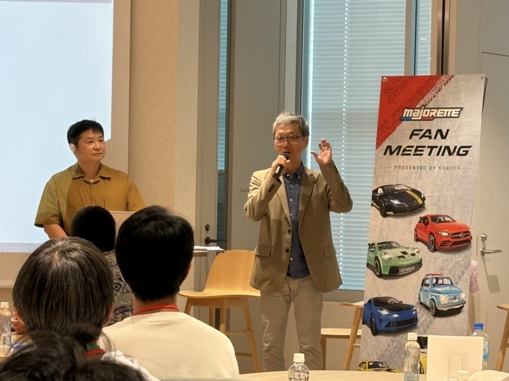 トークショー　左から大坂正志氏、小口泰彦氏