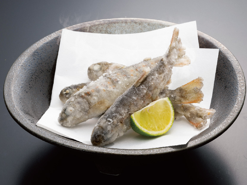 「あまごの姿揚げ」