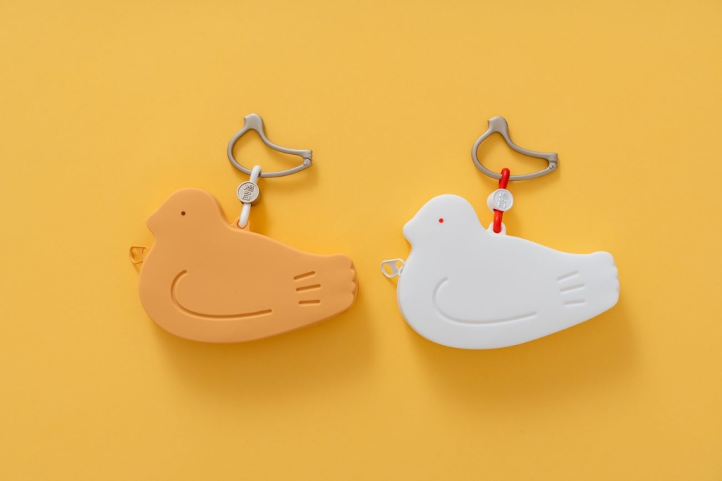 鳩の日限定販売のシリコンポーチ「はとっこ」