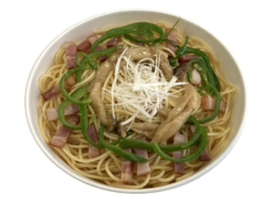 ぼたんこしょうとベーコンの旨辛和風パスタ