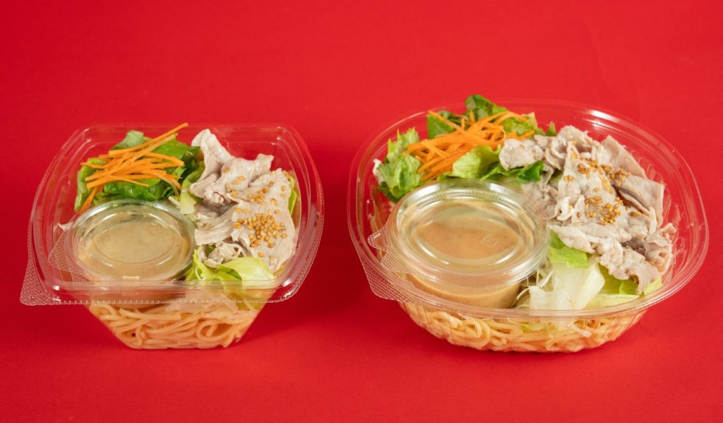 右が増量品「たんぱく質が摂れる！豚しゃぶのパスタサラダ」