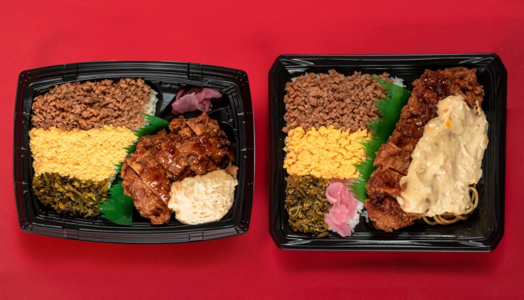 右が増量品「3色そぼろ＆チキン南蛮弁当」
