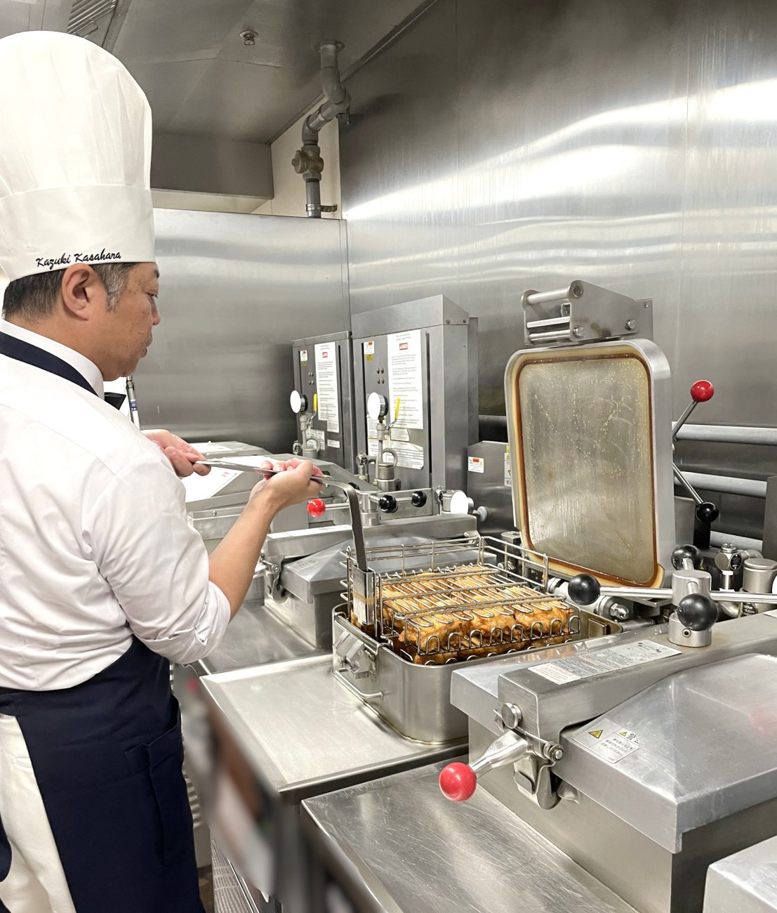 圧力鍋を使い最高185℃で約15分調理する