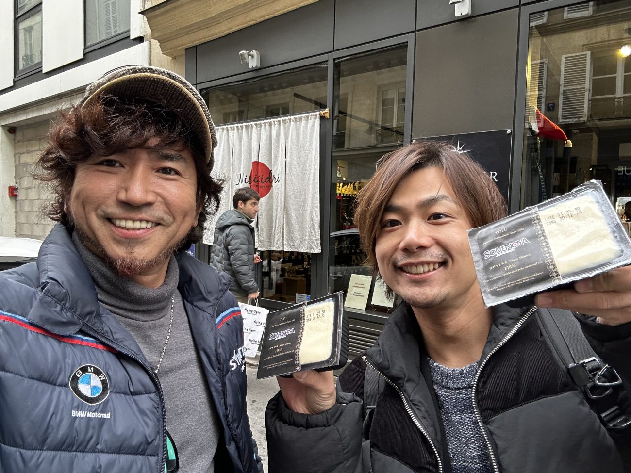 左から小野篤人社長、バルセロナ支社・小林正哉ゼネラルマネージャー