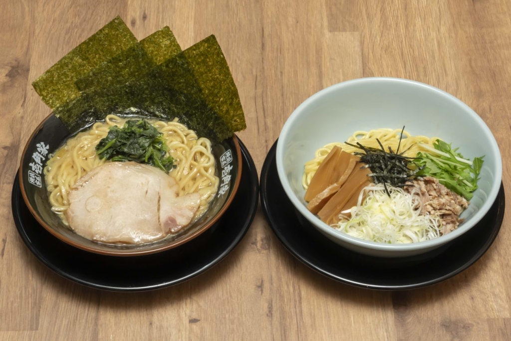 「壱角家」のラーメンと「油そば総本店」の油そば