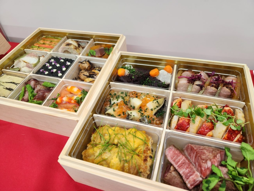 松屋「ビストロ ヌガ」のおせち