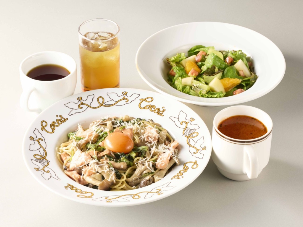 トリュフ香るサーモンときのこのクリーム月見パスタ　フルーツサラダセット