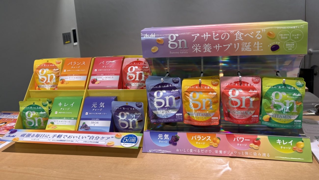 売り場では専用什器を活用する