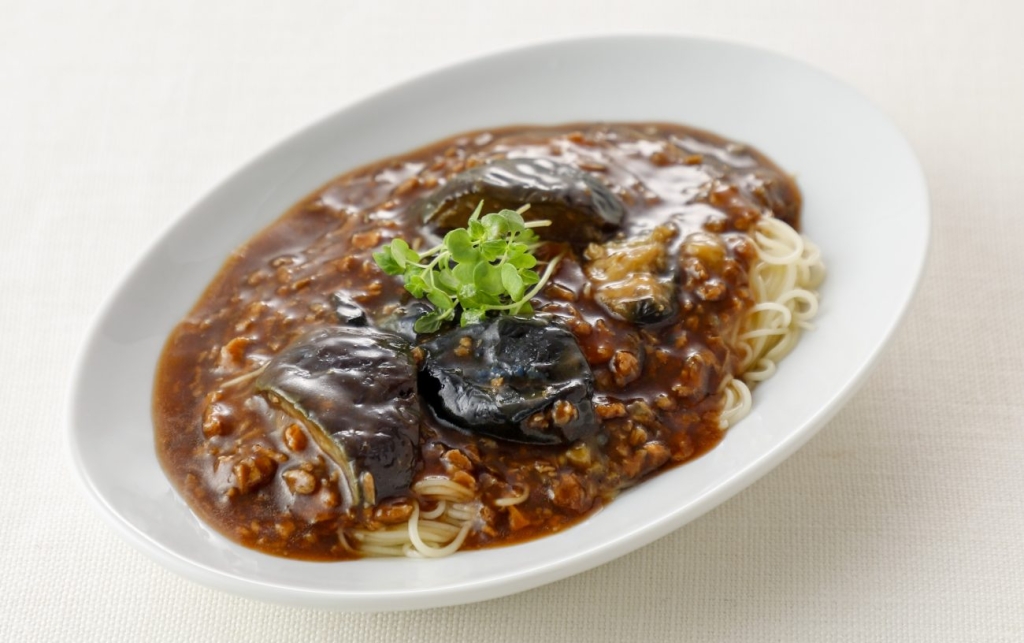 日東ベストの『HGやわらか麻婆ナス』を使った「ジャージャー麺風そうめん」